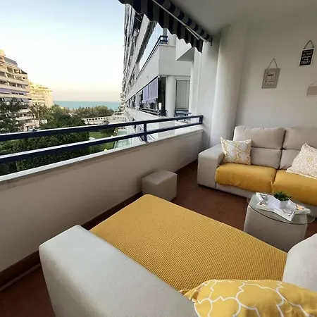 Piso En Casco Junto A Playa Piscina In Summer Season