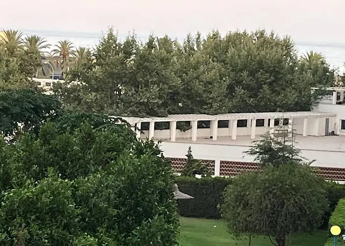 Piso En Casco Junto A Playa Piscina In Summer Season Marbella
