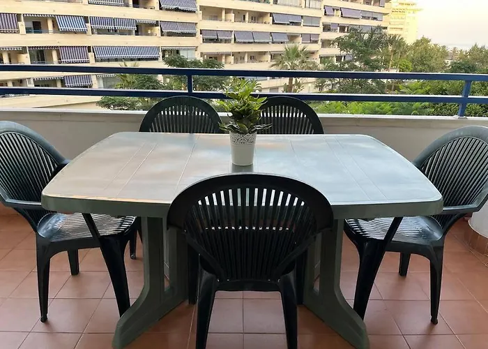 Piso En Casco Junto A Playa Piscina In Summer Season Marbella